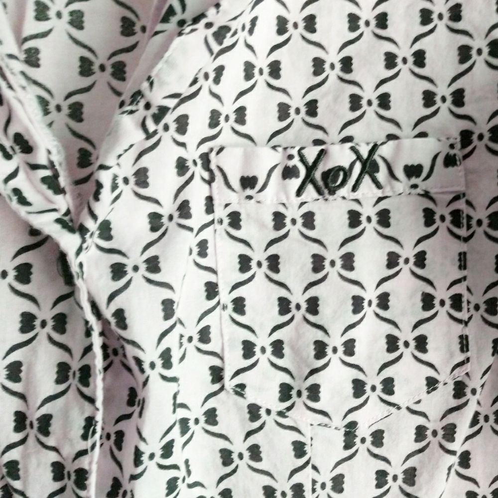 Betsey Johnson Bow Print Collared Button Down Top - Picture 3 of 4